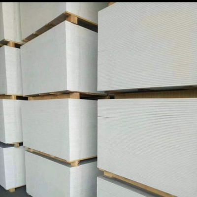 Revestimiento de paredes exteriores placa a prueba de fuego y agua en diseño moderno para fachada de apartamento