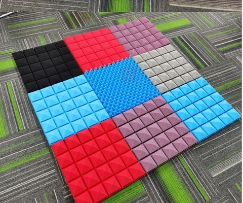 Edificios de oficinas con aislamiento acústico con alta densidad y forma de pirámide 3D