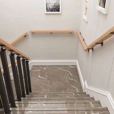 Modelos de barandillas de escaleras de hierro de diseño simple para el montaje de paredes en apartamentos