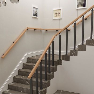 Modelos de barandillas de escaleras de hierro de diseño simple para el montaje de paredes en apartamentos