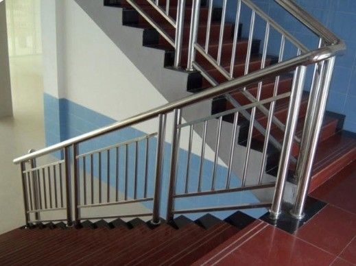 Barandillas metálicas exteriores para paredes de apartamentos montadas en el exterior