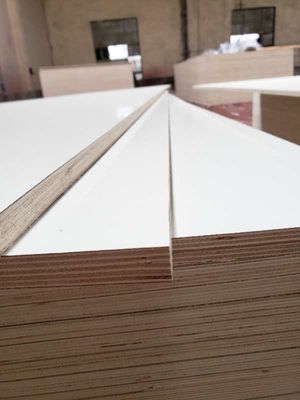 Panel interior de tablero de chapa de madera con tablero ecológico estándar E1 y libre de pintura