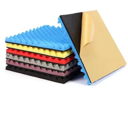 14 a 60 kg/m3 Densidad Espuma de absorción de sonido de diseño moderno para insonorización de estudio