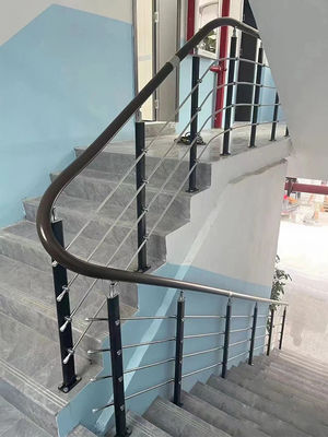 Diseño moderno barandilla de escalera de hierro para escaleras de madera al aire libre montadas en la pared diseño más reciente