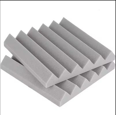 Material de aislamiento súper acústico de los fabricantes espuma de PU con densidad de 14-60 kg/m3 en negro