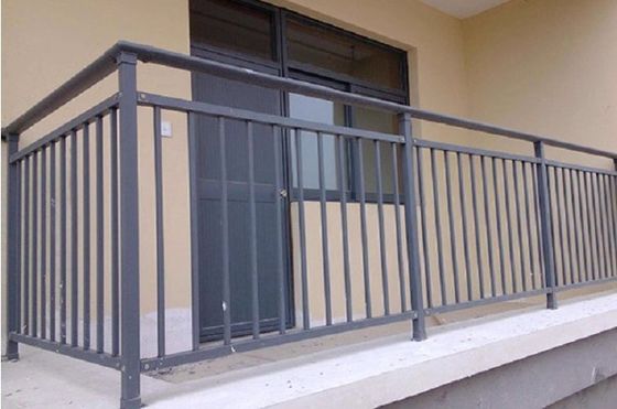 Barandillas de escalera de acero inoxidable de diseño moderno para el montaje en la pared en el balcón del apartamento