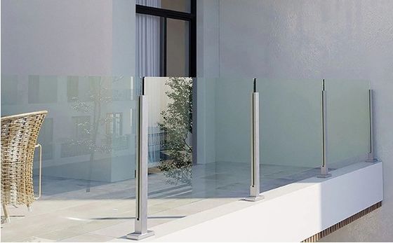Rejilla de acero inoxidable 304 de estilo moderno montada en la pared para escaleras y balcones