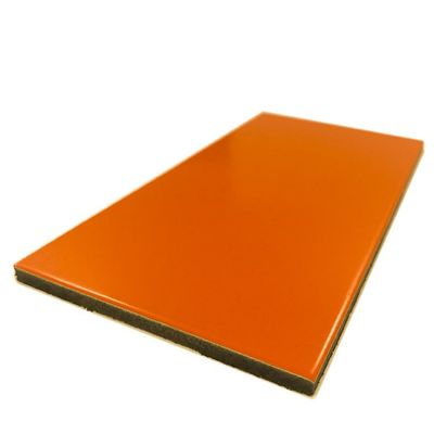 1220X2440MM Placa revestida de aluminio ligera para protección contra incendios con acabado cepillado