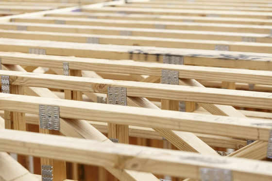 Tablas de madera sólida de pino de estilo de diseño moderno para taller a un precio asequible