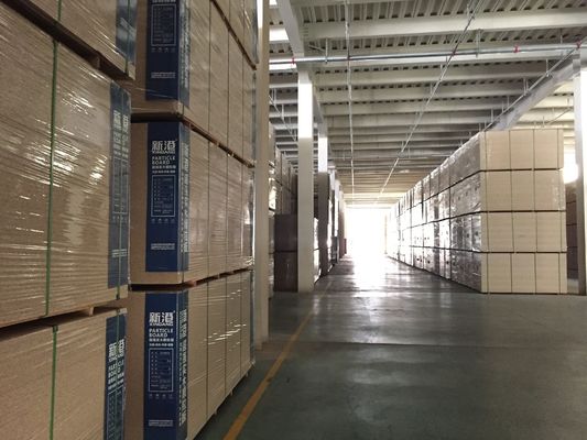 Tecnología de producción de alto nivel tablero de astillas para soluciones de acabado de superficies de apartamentos