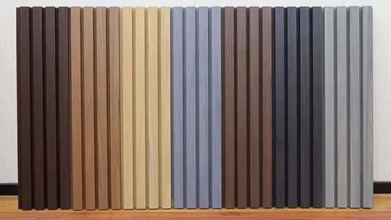Los paneles de pared de madera y plástico son una opción ecológica para proyectos de decoración ambiental