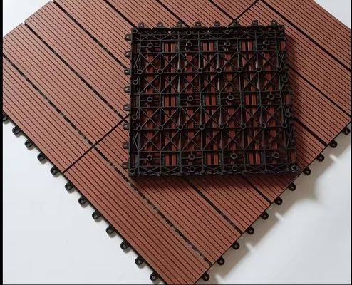 Terraza de madera plástico compuesto de café WPC 300 * 300mm azulejos de suelo para el jardín exterior suave