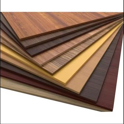 1220x2440mm Panel de madera contrachapada de melamina no metálica blanca laminada para muebles de apartamento