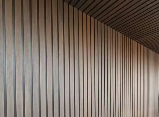 Moderno estilo de diseño interior de madera de plástico suelo compuesto para instalaciones educativas